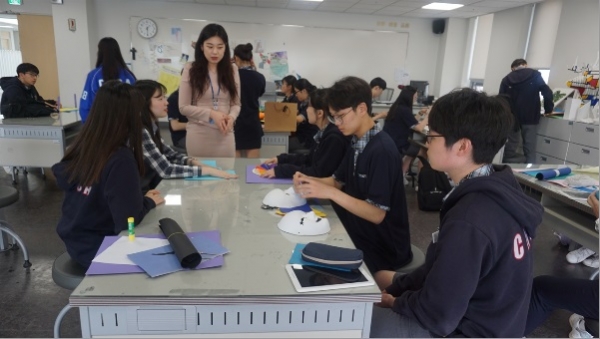 ▲ "IB 후보학교" 충남 삼성고 IB 후보학교로 지정된 충남 삼성고 조별 활동 장면. ⓒ 신향식