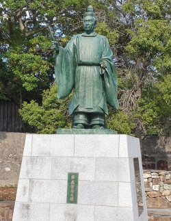 ​이즈하라嚴原에 있는 '소 요시토시宗 義智' 초대 대마 번주의 동상.(사진=장시정)