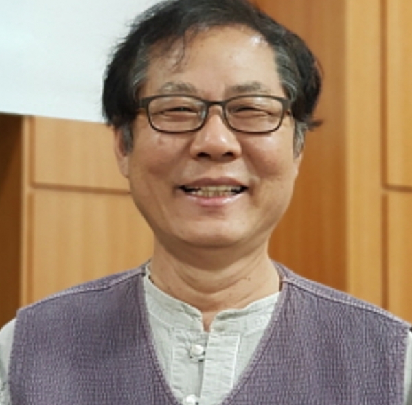 전직 교사 한효석 씨.