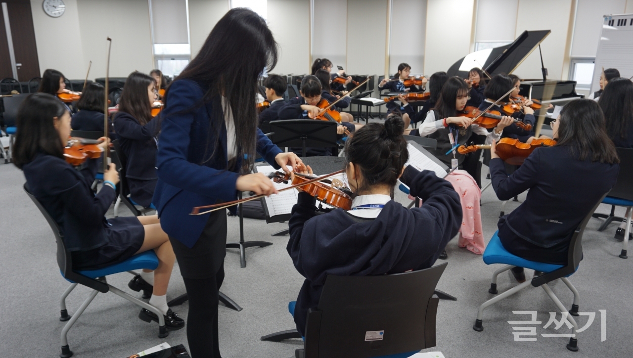 충남삼성고 음악 수업 장면.
