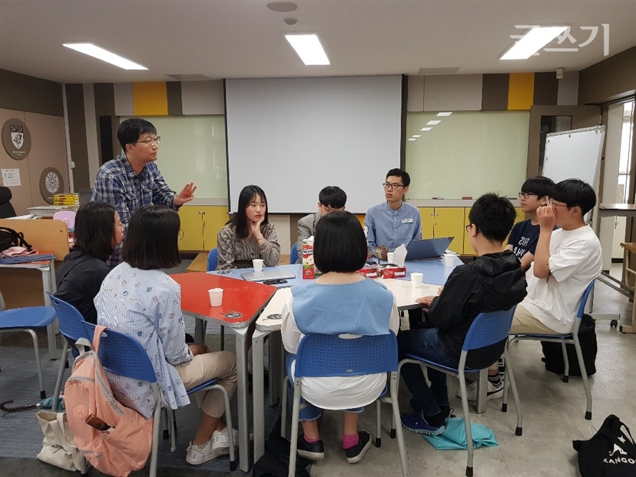 대구시교육청 동부교육지원청의 소논문 교육 프로그램 활동 장면.(사진=대구시교육청)