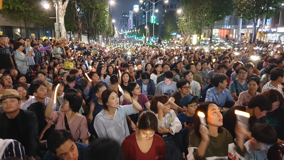 검찰개혁 촉구 촛불집회 장면.