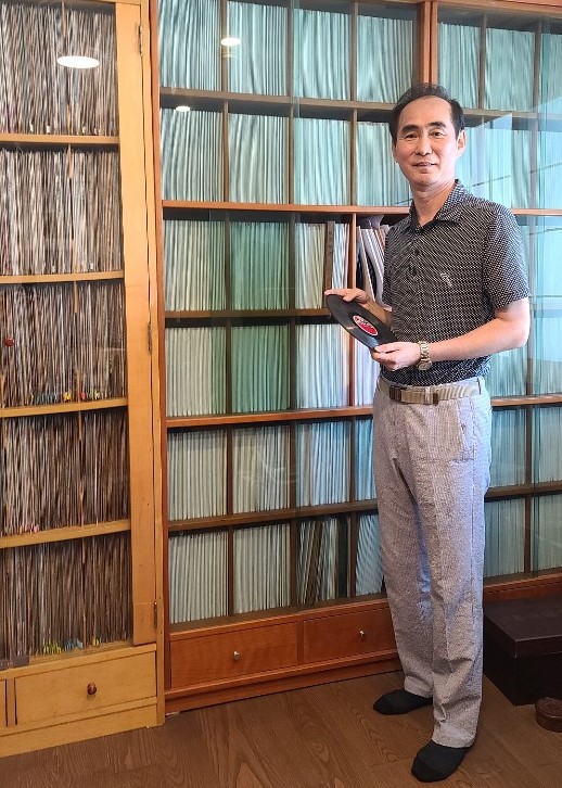 이경호 대표는 국내에서 가장 많은 유성기 음반을 모은 수집가디.(사진=이경호 대표 제공)