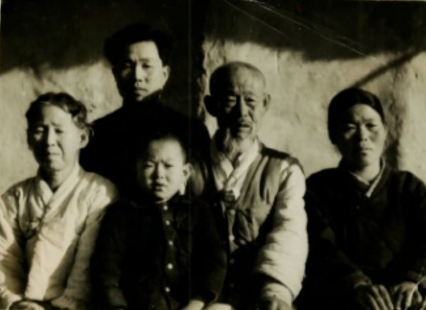 당시 왕청 하마탕 광흥툰에 살았던 어머니의 작은 할아버지 홍명도(1953년)