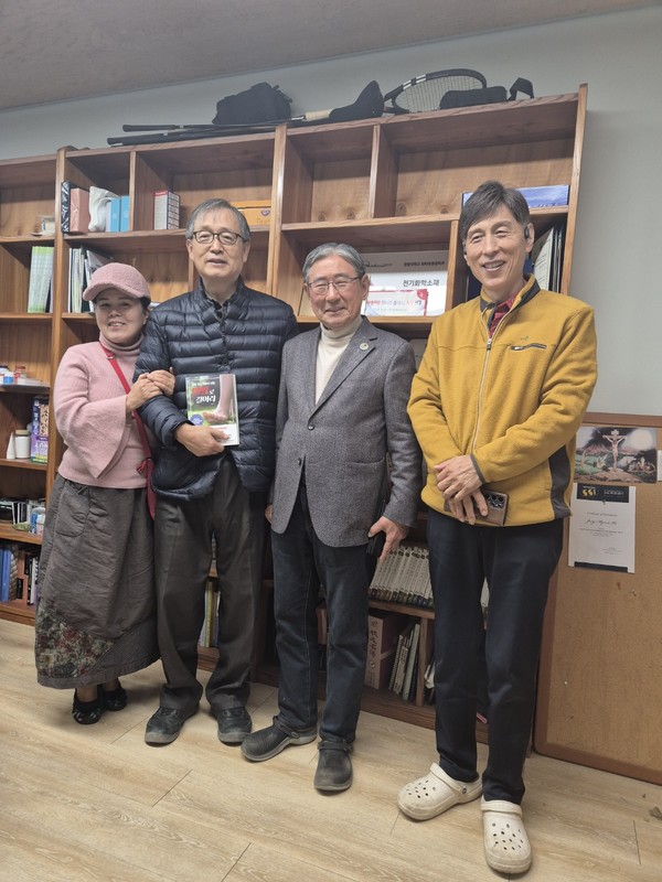 이재숙 지회장, 고장면 교수, 박동창 회장, 남양우 지회장.(왼쪽부터)