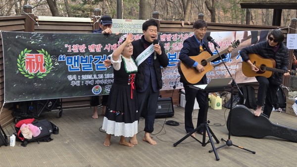 15일 열린 맨국본 2025년 개강식 공연장면.