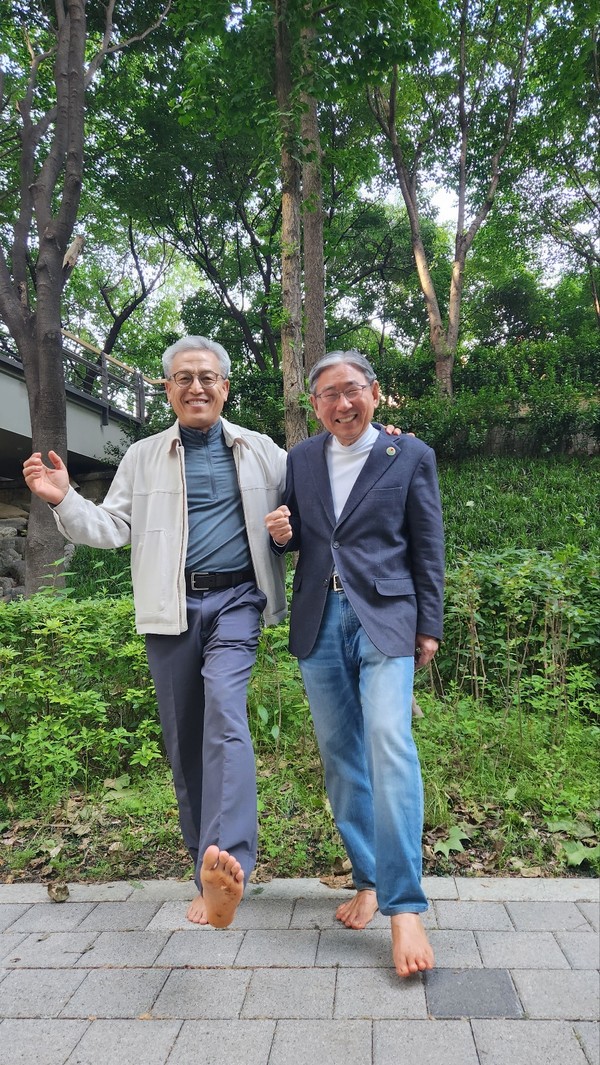 박동창 회장과 임학섭 소장(오른쪽).