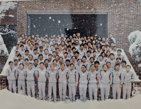 1990년 1월 조선미디어그룹 스포츠조선 창간 기념 연수회 단체사진.