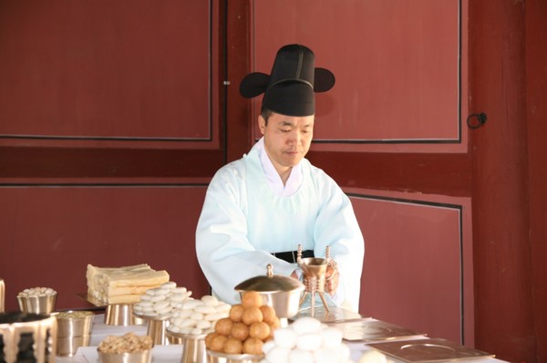 세종대왕 여주 영릉에서 제향을 모시는 이상주 작가