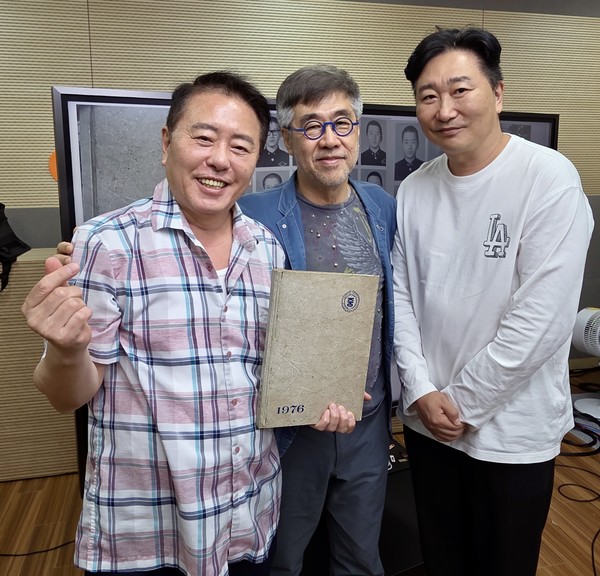 최일구 앵커, 민훈기 위원, 개그맨 최국 씨.(왼쪽부터)