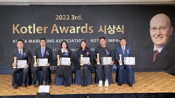 코틀러어워드 소셜마케팅상 수상한 구동회 대표(오른쪽).