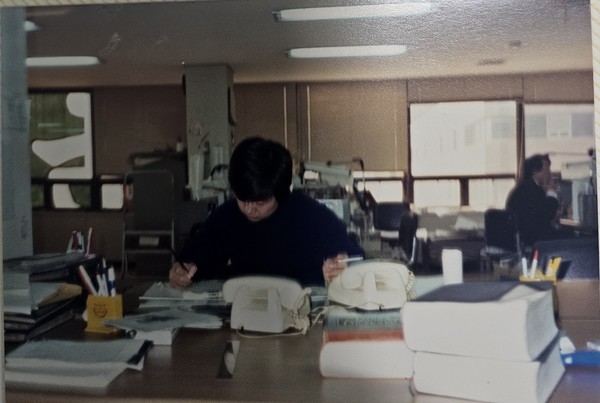 조선미디어그룹 스포츠조선 편집부에서 편집에 열중하던 김민수 씨.