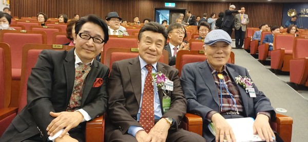 이요한 감독과 한인수 국민배우 김영진 전 농림부장관.(왼쪽부터)