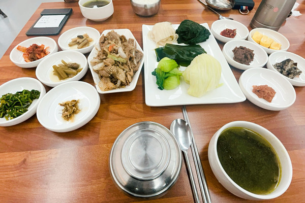 데침쌈밥 밥상.